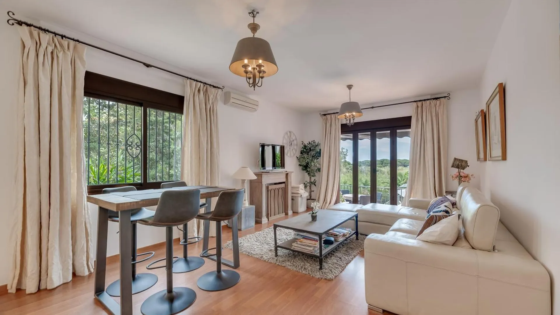 Beachside Villa In Carib Playa Marbella