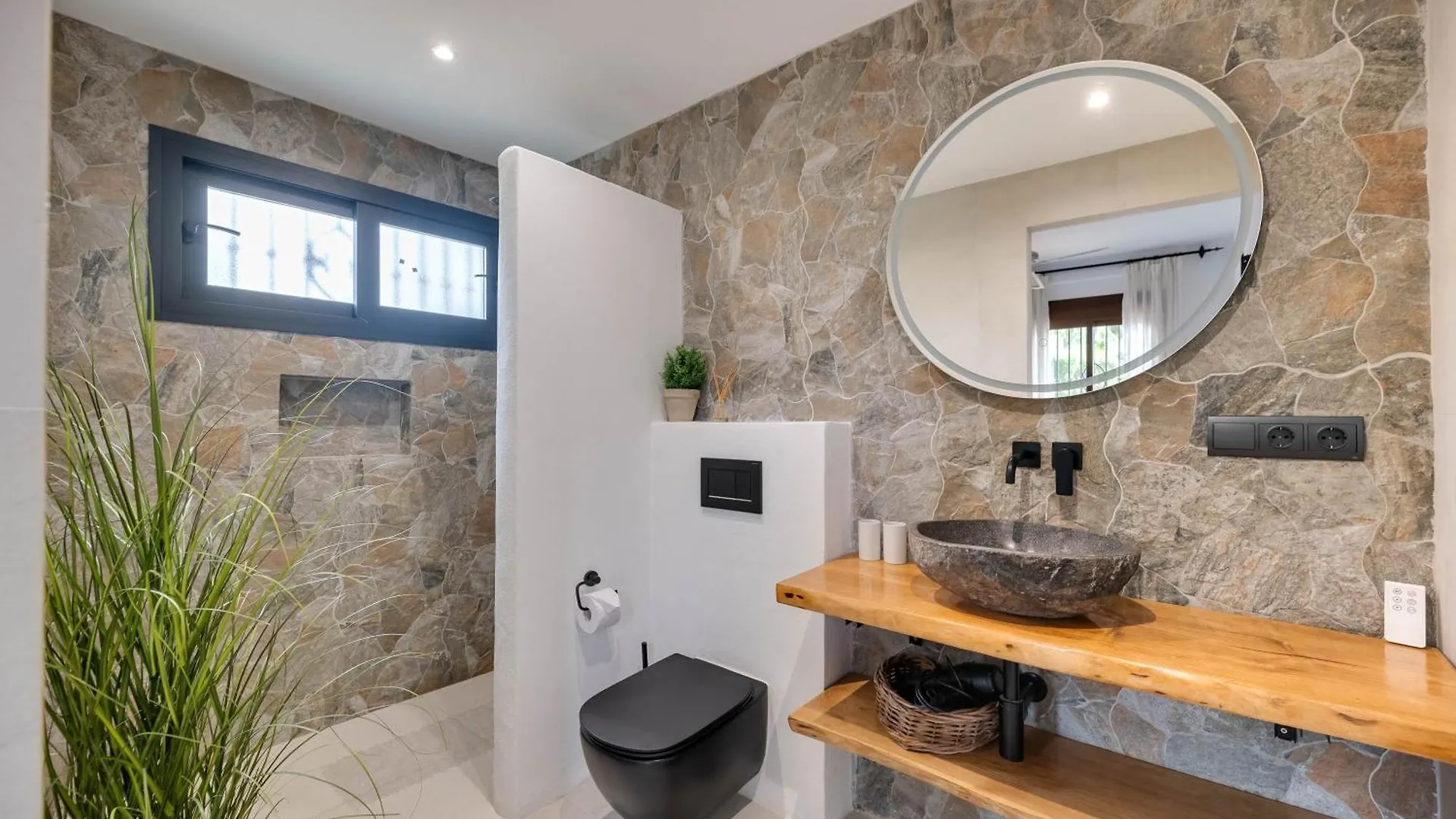 Beachside Villa In Carib Playa Marbella