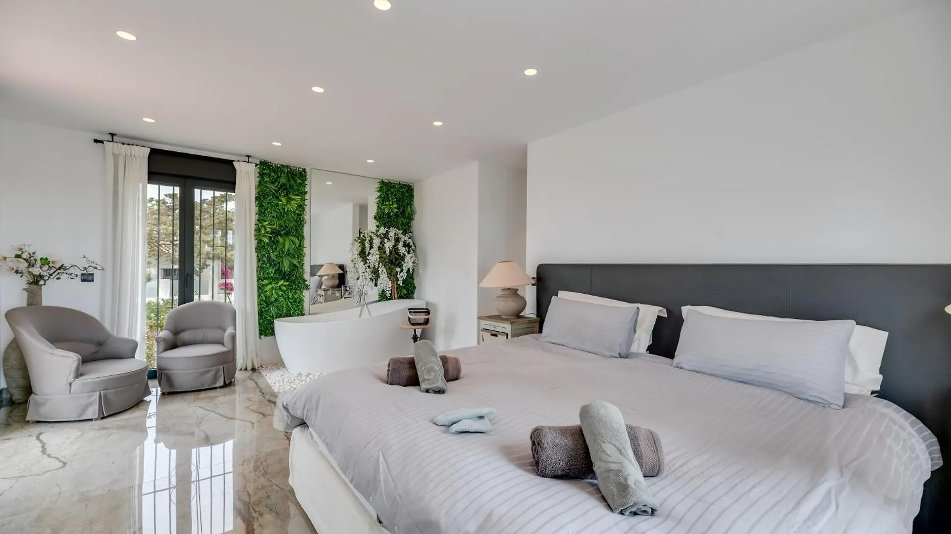 Beachside Villa In Carib Playa 마르베야 0*,